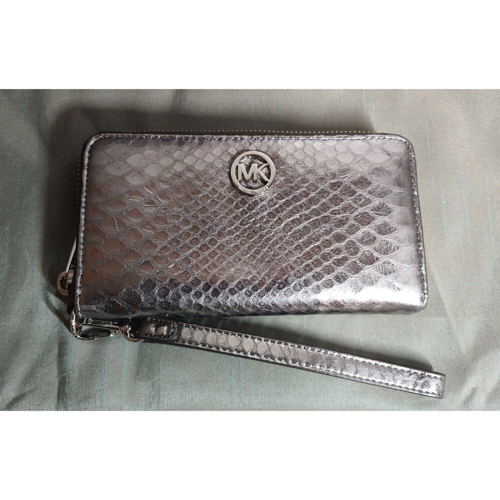Michael Kors Multifunction Silver Wallet
